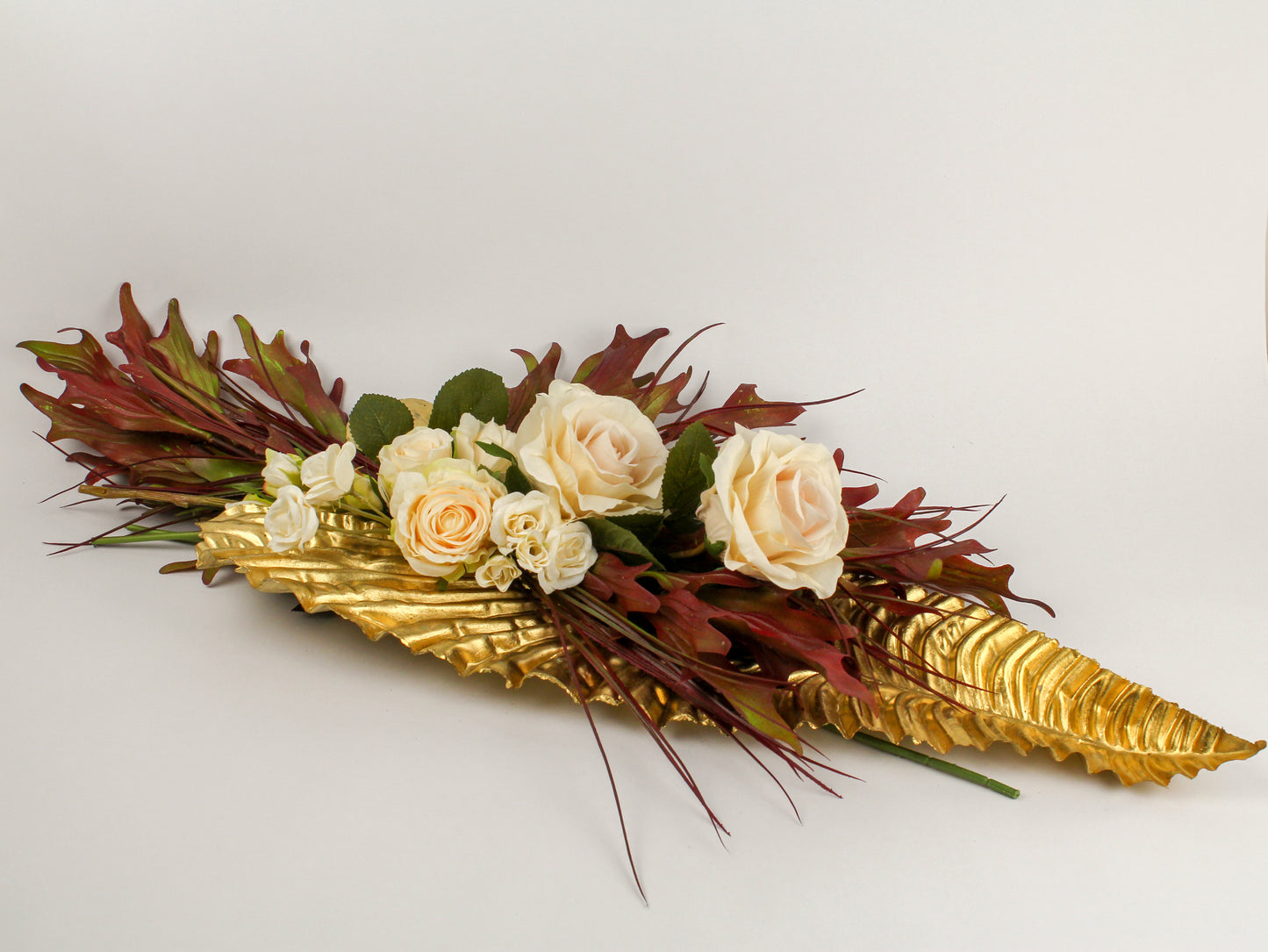 Bouquet Da Appoggio Di Fiori Artificiali Con Rose Panna Su Foglia In Foam Oro