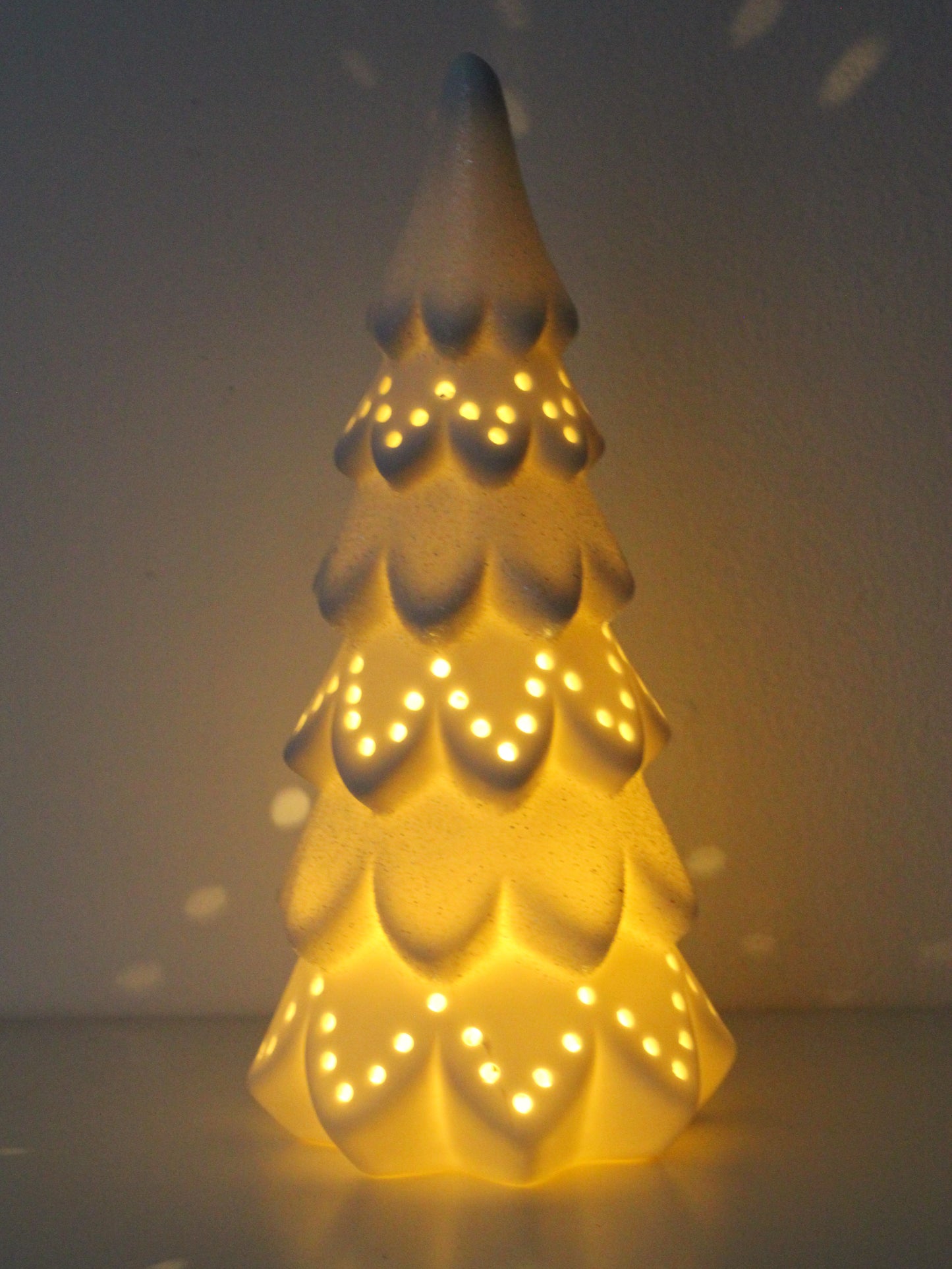 Albero Innevato In Ceramica Bianca Con Luce LED